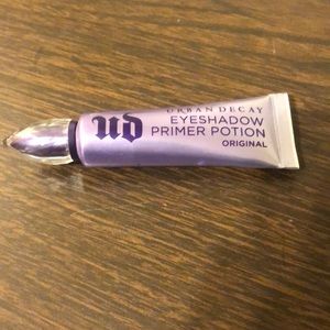 Urban Decay Eyeshadow primer potion